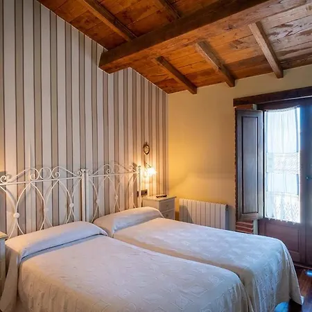 El Almendro Hotel