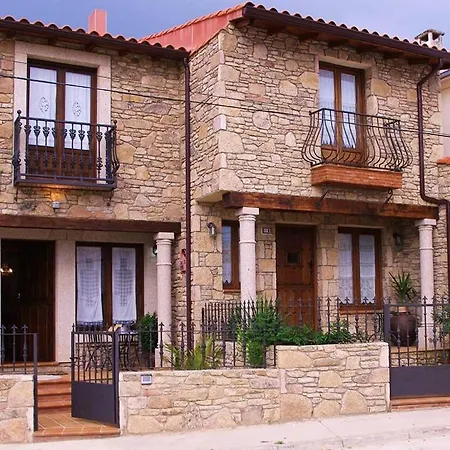 El Almendro Hotel *